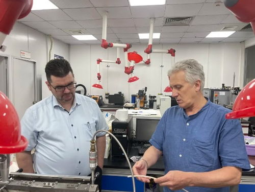 新材料技術(shù)研發(fā) 推動(dòng)印刷包裝行業(yè)的創(chuàng)新與變革